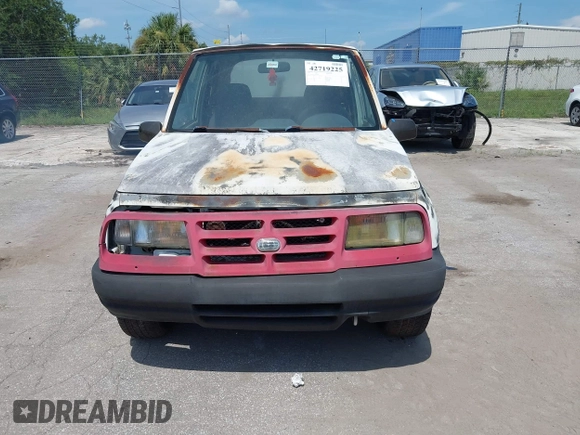 1996 Chevrolet Tracker z VIN 2CNBE1862T6948982, wystawiony jako IAAI lot #42719225 z przebiegiem 257 760 mil mil oraz . Historia ofert i sprzedaży dostępna na DreamBid. Obrazek 6.