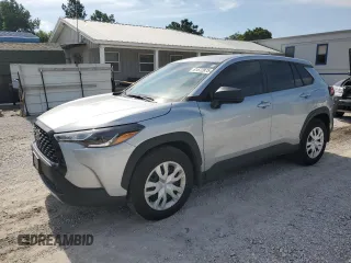2024 Toyota Corolla Cross L z VIN 7MUAAAAG9RV109253, wystawiony jako Copart lot #61672875 z przebiegiem 13 327 mil mil oraz Szkoda całkowita • Salvage title. Historia ofert i sprzedaży dostępna na DreamBid. Obrazek 1.