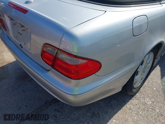2003 Mercedes-Benz CLK 320 z VIN WDBLK65G13T137546, wystawiony jako IAAI lot #42342255 z przebiegiem Nie podano mil oraz . Historia ofert i sprzedaży dostępna na DreamBid. Obrazek 11.
