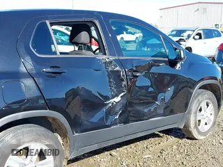 2022 Chevrolet Trax LS with VIN KL7CJNSM2NB554978, listed as a IAAI auction lot 41416440 with 23,658 mi miles. Bid and sale history available at carsss.com. Image 6.