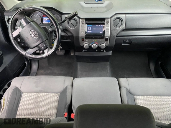 2016 Toyota Tundra SR z VIN 5TFRM5F18GX095787, wystawiony jako Copart lot #58425245 z przebiegiem 227 425 mil mil oraz Czysty tytuł • Clean title. Historia ofert i sprzedaży dostępna na DreamBid. Obrazek 9.