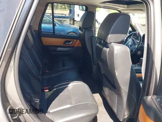 2008 Land Rover Range Rover Sport HSE z VIN SALSK25458A121339, wystawiony jako IAAI lot #42381868 z przebiegiem 173 469 mil mil oraz . Historia ofert i sprzedaży dostępna na DreamBid. Obrazek 8.