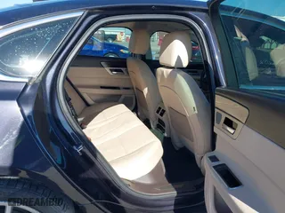 2016 Jaguar XF 35t Prestige with VIN SAJBK4BV2GCY13322, listed as a IAAI auction lot 41383249 with 60,602 mi miles. Bid and sale history available at carsss.com. Image 8.