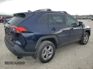 2025 Toyota RAV4 XLE with VIN 2T3W1RFVXSW368361, listed as a Copart auction lot 51331995 with 900 mi miles and Salvage Title. Bid and sale history available at carsss.com. Image 3.