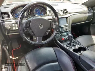 2014 Maserati GranTurismo Sport z VIN ZAM45VLAXE0083282, wystawiony jako Copart lot #61799155 z przebiegiem 71 517 mil mil oraz Szkoda całkowita • Salvage title. Historia ofert i sprzedaży dostępna na DreamBid. Obrazek 8.