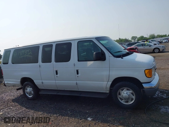 2004 Ford Econoline Passenger XL z VIN 1FBSS31L84HA63095, wystawiony jako IAAI lot #42391132 z przebiegiem 158 587 mil mil oraz . Historia ofert i sprzedaży dostępna na DreamBid. Obrazek 14.
