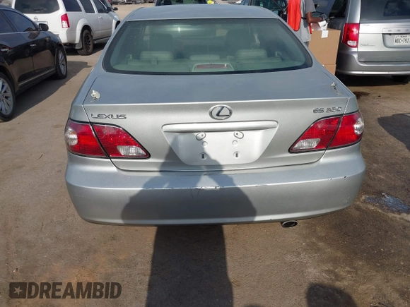 2004 Lexus ES 330 with VIN JTHBA30G045016212, listed as a IAAI auction lot 42057870 with 261,935 mi miles. Bid and sale history available at carsss.com. Image 6.