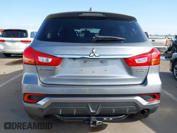 2018 Mitsubishi Outlander ES z VIN JA4AP3AU7JZ001723, wystawiony jako IAAI lot #41945205 z przebiegiem 112 570 mil mil oraz . Historia ofert i sprzedaży dostępna na DreamBid. Obrazek 17.
