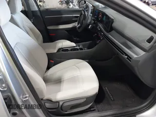 2024 Hyundai Sonata SEL z VIN KMHL64JA8RA401941, wystawiony jako IAAI lot #42085349 z przebiegiem 3722 mil mil oraz . Historia ofert i sprzedaży dostępna na DreamBid. Obrazek 5.