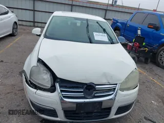 2008 Volkswagen Jetta Sedan SE with VIN 3VWRM71K78M104317, listed as a IAAI auction lot 41653840 with 178,616 mi miles. Bid and sale history available at carsss.com. Image 12.
