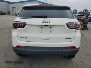 2018 Jeep Compass Latitude with VIN 3C4NJDBB6JT481739, listed as a Copart auction lot 58528565 with 97,788 mi miles and Salvage title. Bid and sale history available at DreamBid. Image 6.