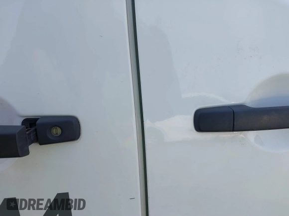 2017 Nissan NV Cargo SV z VIN 1N6BF0LY7HN811735, wystawiony jako IAAI lot #41225750 z przebiegiem 136 963 mil mil oraz . Historia ofert i sprzedaży dostępna na DreamBid. Obrazek 8.
