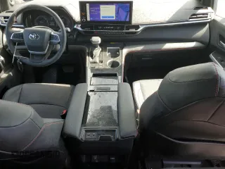 2025 Toyota Sienna LE z VIN 5TDCRKEC1SS230177, wystawiony jako Copart lot #52207015 z przebiegiem 10 052 mil mil oraz Szkoda całkowita • Salvage title. Historia ofert i sprzedaży dostępna na DreamBid. Obrazek 8.