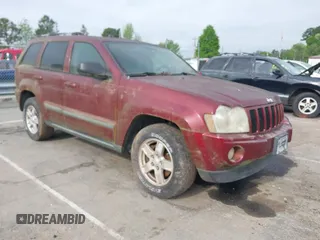 2007 Jeep Grand Cherokee Laredo with VIN 1J8GR48K27C535382, listed as a IAAI auction lot 42013097 with 180,554 mi miles. Bid and sale history available at carsss.com. Image 1.