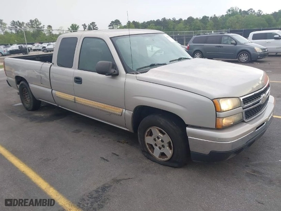 2007 Chevrolet Silverado 1500 Classic Work Truck with VIN 1GCEC19V57E141984, listed as a IAAI auction lot 41953735 with 181,186 mi miles. Bid and sale history available at carsss.com. Image 1.