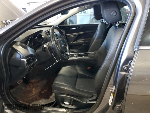 2019 Jaguar XE 25t Premium with VIN SAJAD4FX3KCP51634, listed as a Copart auction lot 85771074 with 87,919 mi miles and Clean Title. Bid and sale history available at carsss.com. Image 7.