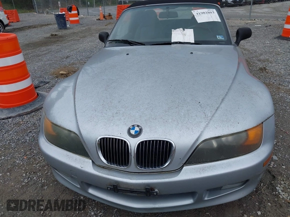 1997 BMW 3 Series 1.9L with VIN 4USCH7322VLB82833, listed as a IAAI auction lot 41981003 with 150,956 mi miles. Bid and sale history available at carsss.com. Image 6.