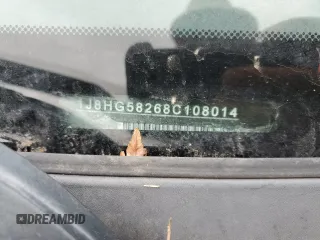 2008 Jeep Commander Limited z VIN 1J8HG58268C108014, wystawiony jako Copart lot #61406995 z przebiegiem 146 764 mil mil oraz Czysty tytuł • Clean title. Historia ofert i sprzedaży dostępna na DreamBid. Obrazek 14.