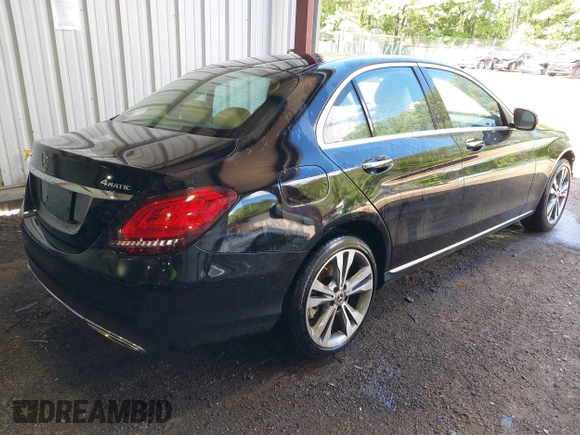 2021 Mercedes-Benz C 300 z VIN W1KWF8EB2MR642843, wystawiony jako IAAI lot #42167645 z przebiegiem 50 435 mil mil oraz . Historia ofert i sprzedaży dostępna na DreamBid. Obrazek 4.