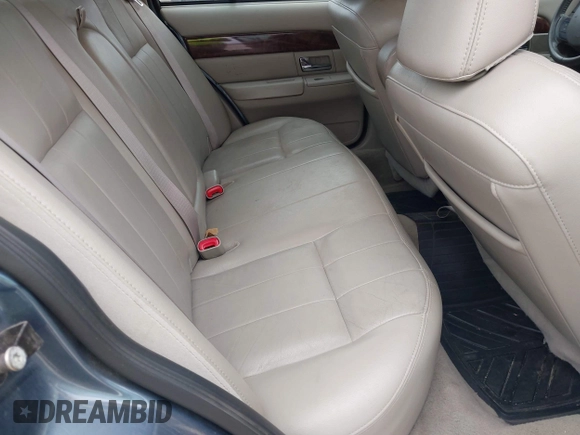 2010 Mercury Grand Marquis LS z VIN 2MEBM7FV6AX612245, wystawiony jako IAAI lot #41969143 z przebiegiem 83 737 mil mil oraz . Historia ofert i sprzedaży dostępna na DreamBid. Obrazek 8.