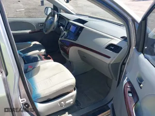 2014 Toyota Sienna XLE with VIN 5TDYK3DC2ES450918, listed as a IAAI auction lot 41732591 with 160,893 mi miles. Bid and sale history available at carsss.com. Image 5.