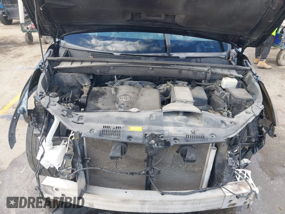 2018 Toyota Highlander SE with VIN 5TDJZRFH0JS533976, listed as a IAAI auction lot 41820619 with 131,015 mi miles and . Bid and sale history available at DreamBid. Image 10.