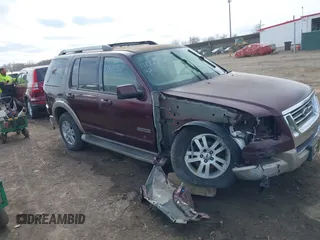 2006 Ford Explorer Eddie Bauer z VIN 1FMEU64886UB29470, wystawiony jako IAAI lot #41820521 z przebiegiem 241 002 mil mil oraz . Historia ofert i sprzedaży dostępna na DreamBid. Obrazek 13.