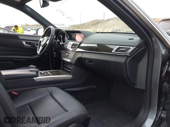 2016 Mercedes-Benz E-Class E 350 Luxury with VIN WDDHF8JB2GB237075, listed as a IAAI auction lot 42047087 with 66,298 mi miles. Bid and sale history available at carsss.com. Image 5.