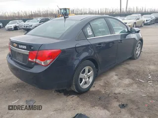 2014 Chevrolet Cruze 1LT z VIN 1G1PC5SB1E7248119, wystawiony jako IAAI lot #41653001 z przebiegiem 142 043 mil mil oraz . Historia ofert i sprzedaży dostępna na DreamBid. Obrazek 4.
