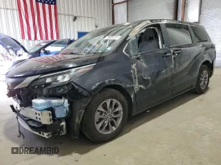 2024 Toyota Sienna LE z VIN 5TDKRKEC8RS190346, wystawiony jako Copart lot #54243385 z przebiegiem 18 942 mil mil oraz Szkoda całkowita • Salvage title. Historia ofert i sprzedaży dostępna na DreamBid. Obrazek 1.
