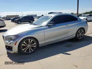 2015 BMW 2 Series 228i z VIN WBA1F5C54FV256772, wystawiony jako Copart lot #66151435 z przebiegiem 102 449 mil mil oraz Czysty tytuł • Clean title. Historia ofert i sprzedaży dostępna na DreamBid. Obrazek 1.