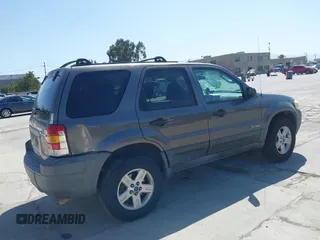 2006 Ford Escape Hybrid с VIN 1FMCU95H06KB68279, выставлен на аукционе IAAI как лот 42406108 с пробегом 178 710 миль миль и . История ставок и продаж доступна на DreamBid. Изображение 4.