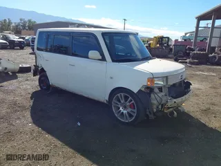 2004 Scion xB with VIN JTLKT324140131210, listed as a IAAI auction lot 40911236 with 177,431 mi miles. Bid and sale history available at carsss.com. Image 1.