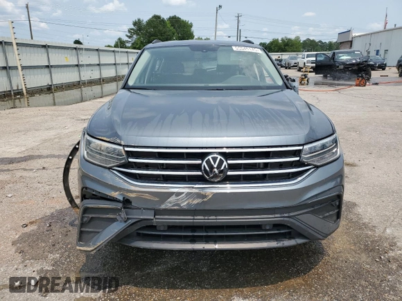 2023 Volkswagen Tiguan S z VIN 3VVRB7AX4PM043335, wystawiony jako Copart lot #59045145 z przebiegiem 31 659 mil mil oraz Szkoda całkowita • Salvage title. Historia ofert i sprzedaży dostępna na DreamBid. Obrazek 5.