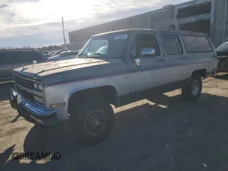 1990 Chevrolet Suburban z VIN 1GNEV16K4LF109799, wystawiony jako Copart lot #80185334 z przebiegiem 288 453 mil mil oraz Szkoda całkowita • Salvage title. Historia ofert i sprzedaży dostępna na DreamBid. Obrazek 1.