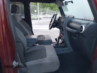 2008 Jeep Wrangler Unlimited X z VIN 1J4GA39128L568988, wystawiony jako IAAI lot #42445403 z przebiegiem 198 032 mil mil oraz . Historia ofert i sprzedaży dostępna na DreamBid. Obrazek 5.
