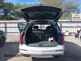2021 Cadillac XT6 Premium Luxury z VIN 1GYKPCRS6MZ230499, wystawiony jako IAAI lot #41808404 z przebiegiem 86 933 mil mil oraz . Historia ofert i sprzedaży dostępna na DreamBid. Obrazek 19.
