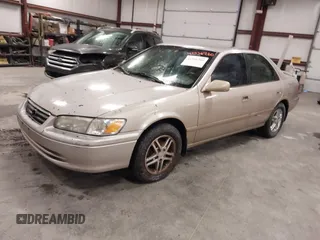 2001 Toyota Camry CE with VIN 4T1BG22K61U095586, listed as a IAAI auction lot 41336260 with 195,023 mi miles. Bid and sale history available at carsss.com. Image 2.