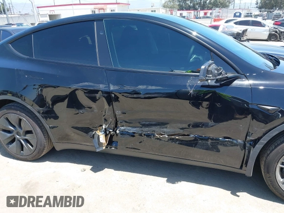 2024 Tesla Model Y с VIN 7SAYGDED2RF111670, выставлен на аукционе IAAI как лот 42321121 с пробегом 13 806 миль миль и . История ставок и продаж доступна на DreamBid. Изображение 6.