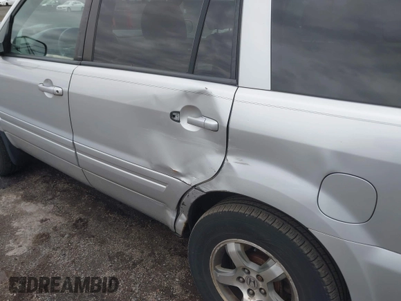 2008 Honda Pilot SE with VIN 5FNYF18388B018605, listed as a IAAI auction lot 41739400 with 333,305 mi miles and . Bid and sale history available at DreamBid. Image 6.