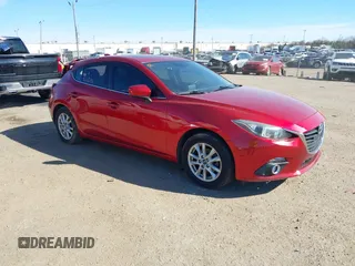 2015 Mazda 3 i Grand Touring z VIN 3MZBM1M72FM155758, wystawiony jako IAAI lot #41653752 z przebiegiem 238 967 mil mil oraz . Historia ofert i sprzedaży dostępna na DreamBid. Obrazek 1.