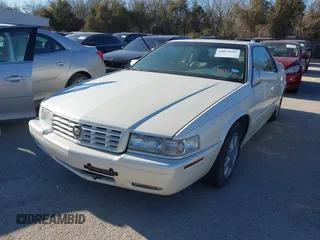 2000 Cadillac Eldorado Touring ETC z VIN 1G6ET1292YU188056, wystawiony jako IAAI lot #41671661 z przebiegiem 139 138 mil mil oraz . Historia ofert i sprzedaży dostępna na DreamBid. Obrazek 2.