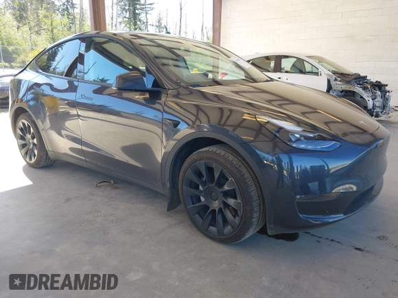 2024 Tesla Model Y Long Range z VIN 7SAYGAEE8RF088791, wystawiony jako IAAI lot #42185399 z przebiegiem 15 339 mil mil oraz . Historia ofert i sprzedaży dostępna na DreamBid. Obrazek 1.