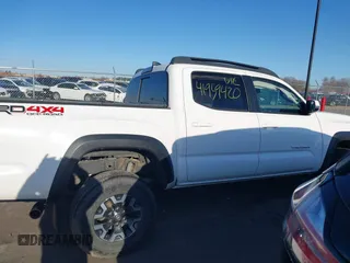 2017 Toyota Tacoma SR5 z VIN 3TMCZ5AN9HM061737, wystawiony jako IAAI lot #41959420 z przebiegiem 86 395 mil mil oraz . Historia ofert i sprzedaży dostępna na DreamBid. Obrazek 13.