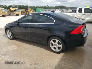 2013 Volvo S60 T5 Premier z VIN YV1612FS1D2207965, wystawiony jako Copart lot #53524305 z przebiegiem 142 117 mil mil oraz Tytuł czysty. Historia ofert i sprzedaży dostępna na DreamBid. Obrazek 2.