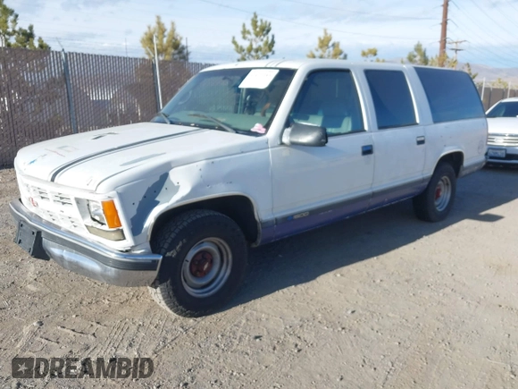1999 Chevrolet Suburban with VIN 3GNEC16R1XG208071, listed as a IAAI auction lot 41422385 with 152,692 mi miles. Bid and sale history available at carsss.com. Image 2.