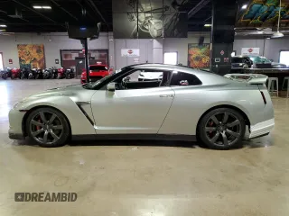 2009 Nissan GT-R Premium с VIN JN1AR54F89M252013, выставлен на аукционе Copart как лот 70656764 с пробегом 66 085 миль миль и Списание • Salvage title. История ставок и продаж доступна на DreamBid. Изображение 3.