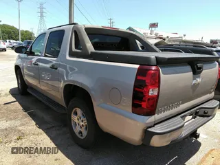 2007 Chevrolet Avalanche LTZ z VIN 3GNEC12087G182432, wystawiony jako IAAI lot #42344553 z przebiegiem Nie podano mil oraz . Historia ofert i sprzedaży dostępna na DreamBid. Obrazek 3.