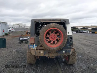 2018 Jeep Wrangler JK Unlimited Rubicon Recon with VIN 1C4BJWFG9JL844051, listed as a IAAI auction lot 40923174 with 64,309 mi miles. Bid and sale history available at carsss.com. Image 17.