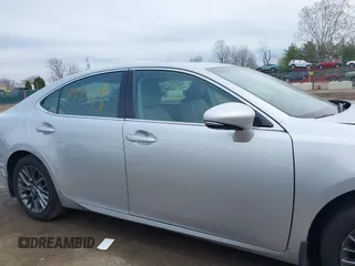 2018 Lexus ES with VIN 58ABK1GG6JU081676, listed as a IAAI auction lot 41996905 with 81,973 mi miles. Bid and sale history available at carsss.com. Image 13.